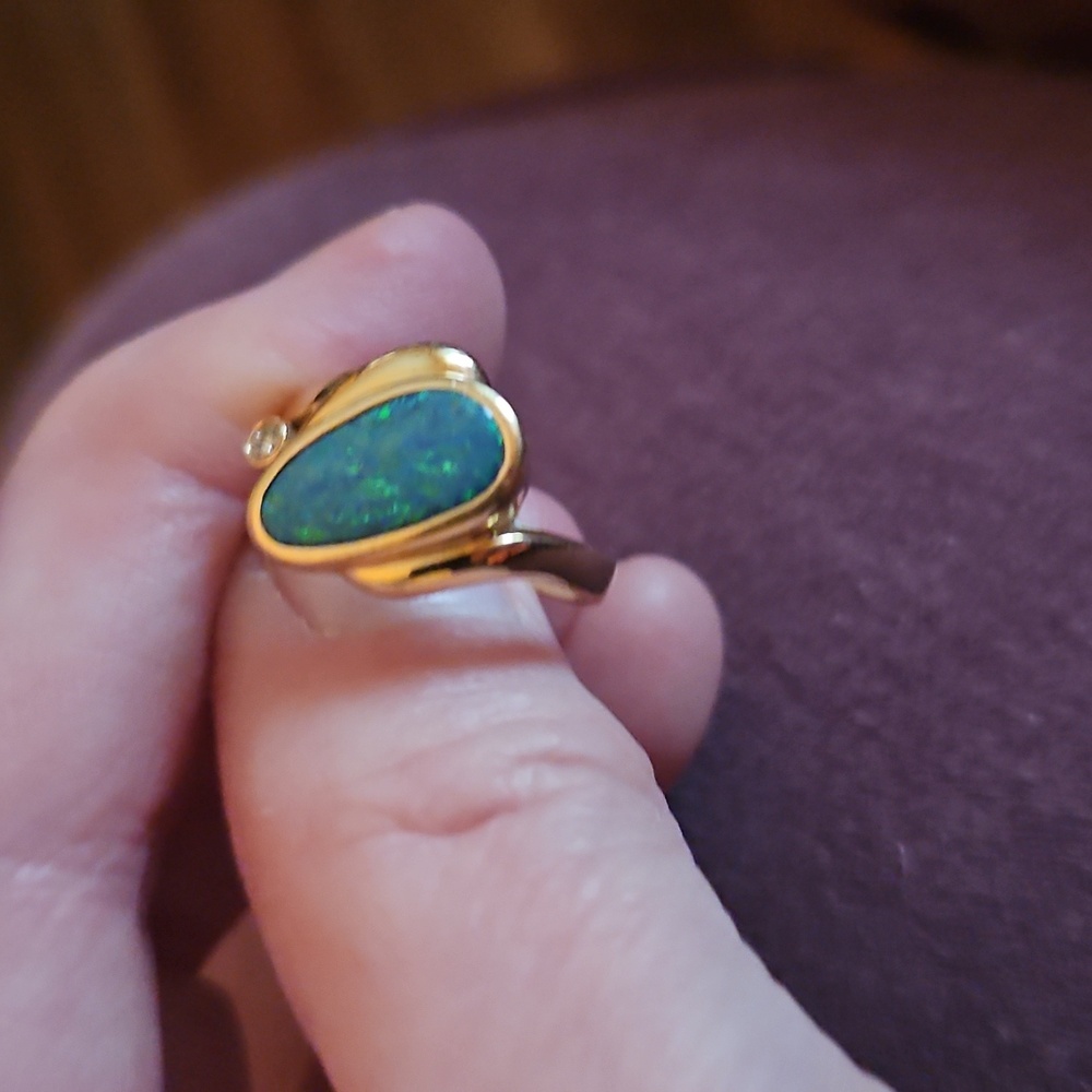 Black Australian opal 10 Kt Yellow Gold - Picture 3 of 9